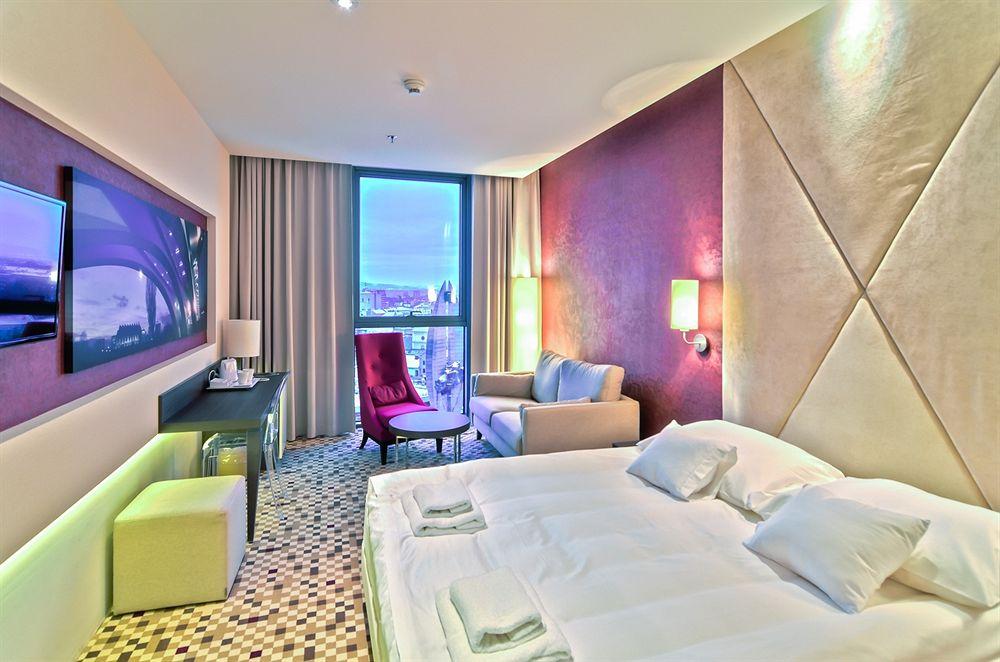 Hotel Rzeszow Bagian luar foto