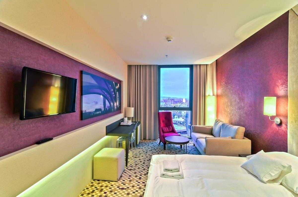 Hotel Rzeszow Bagian luar foto