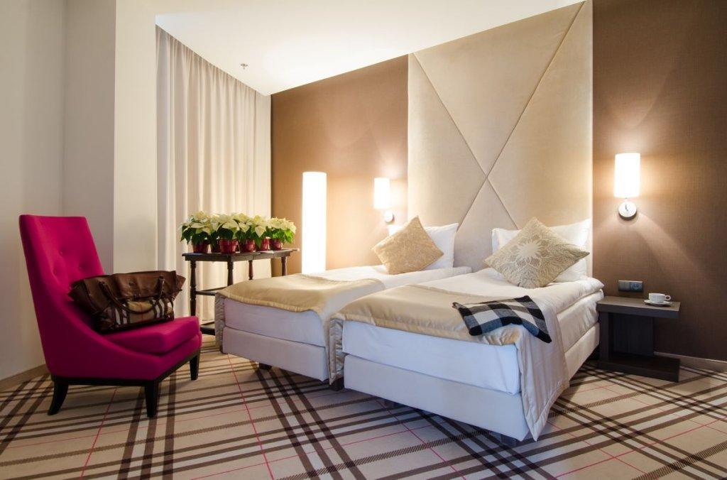 Hotel Rzeszow Bagian luar foto
