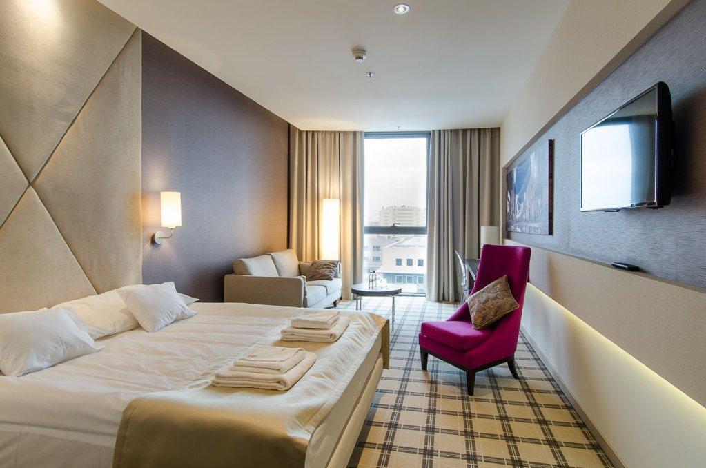 Hotel Rzeszow Bagian luar foto