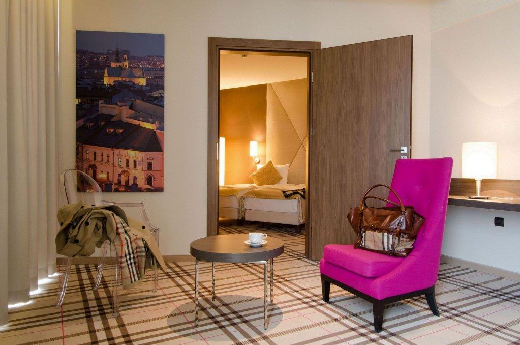 Hotel Rzeszow Bagian luar foto