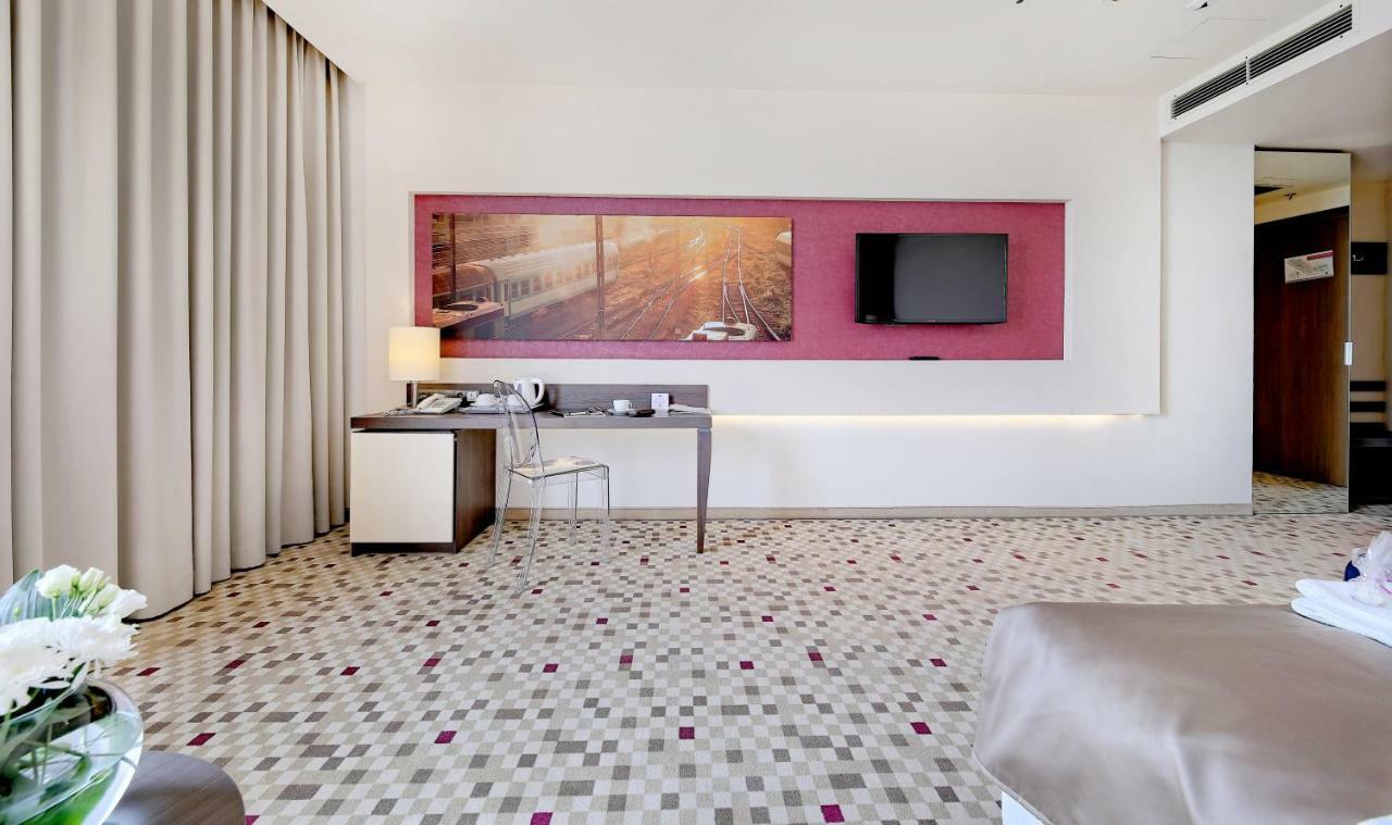 Hotel Rzeszow Bagian luar foto