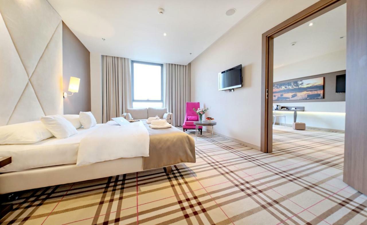 Hotel Rzeszow Bagian luar foto