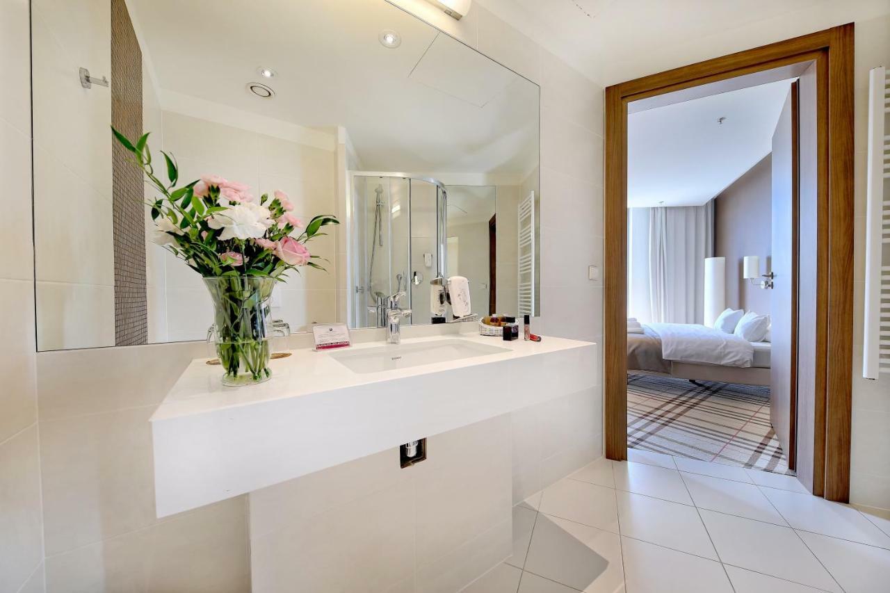 Hotel Rzeszow Bagian luar foto