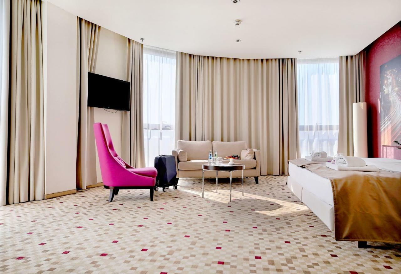 Hotel Rzeszow Bagian luar foto