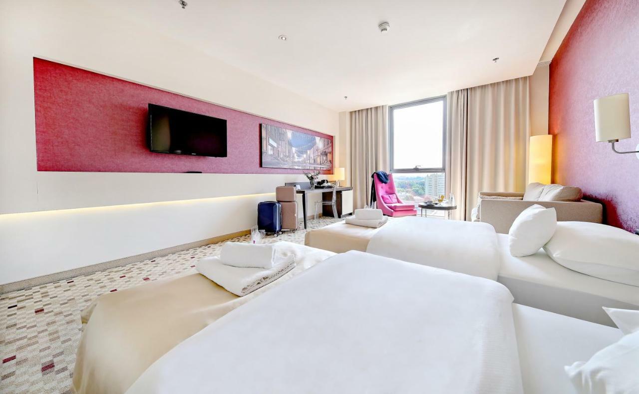 Hotel Rzeszow Bagian luar foto