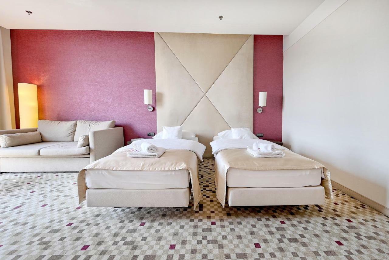 Hotel Rzeszow Bagian luar foto