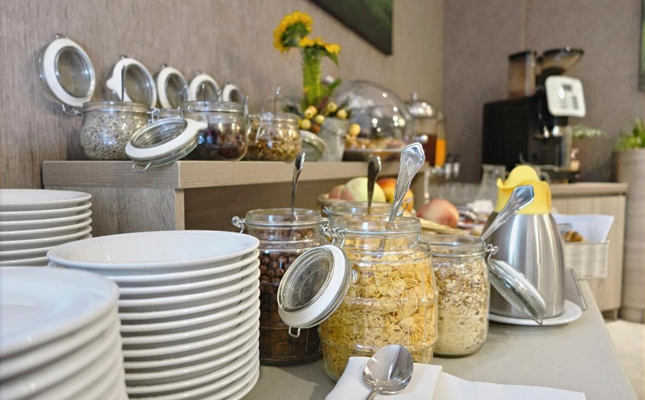 Hotel Rzeszow Bagian luar foto