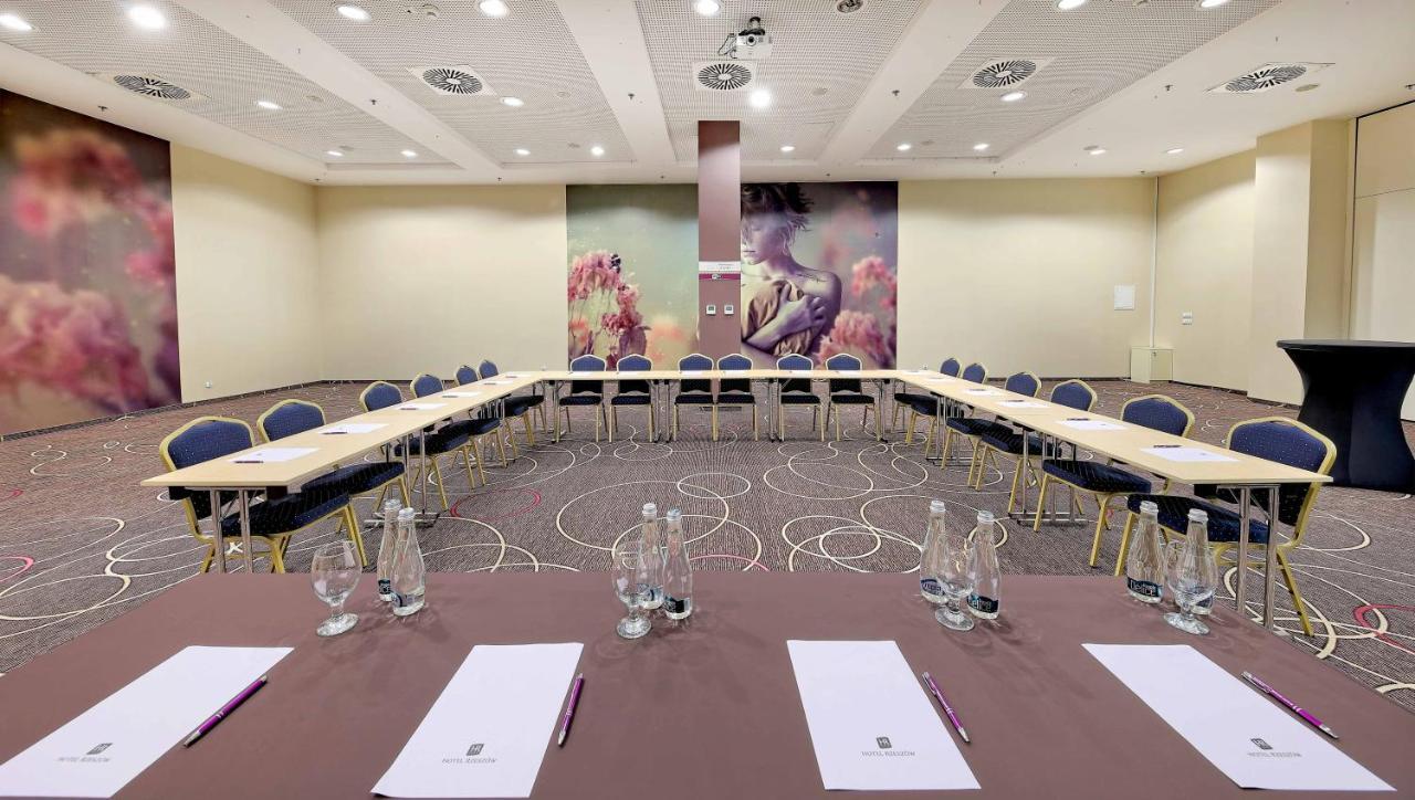 Hotel Rzeszow Bagian luar foto